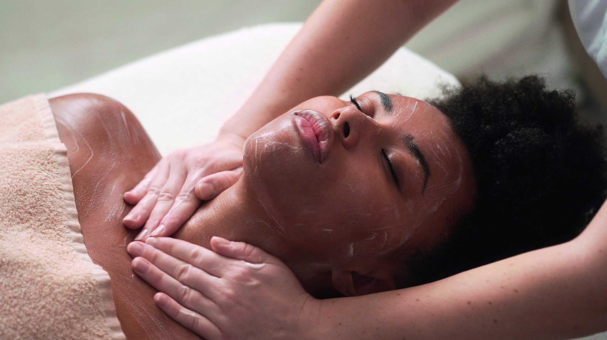 Tratamiento Reparador y Anti-Polución con Aphloia