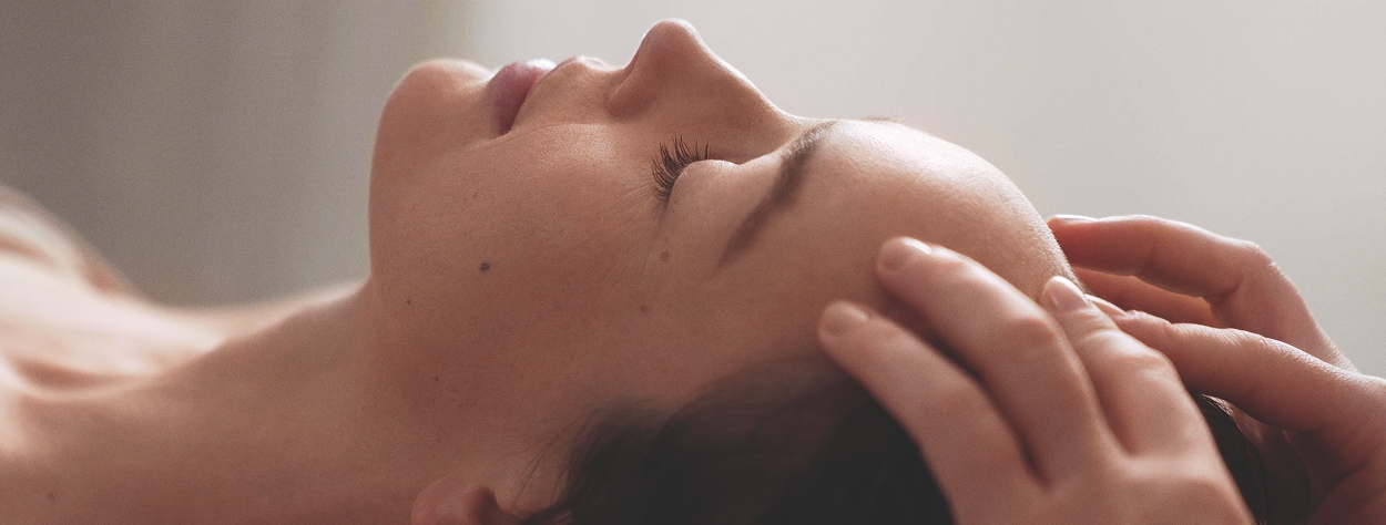 MASSAGE DU CUIR CHEVELU